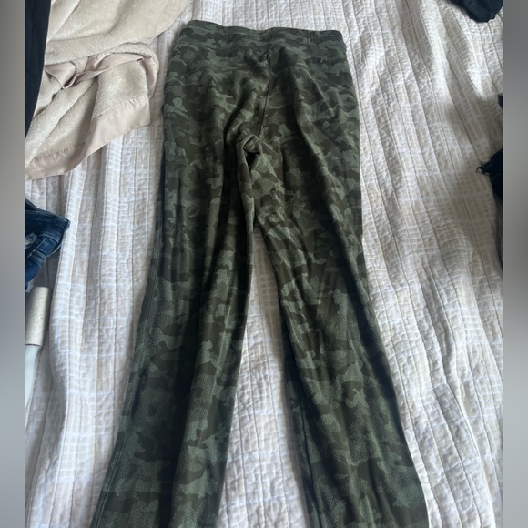 Camo Lululemon joggers size 4 - Picture 2 of 3